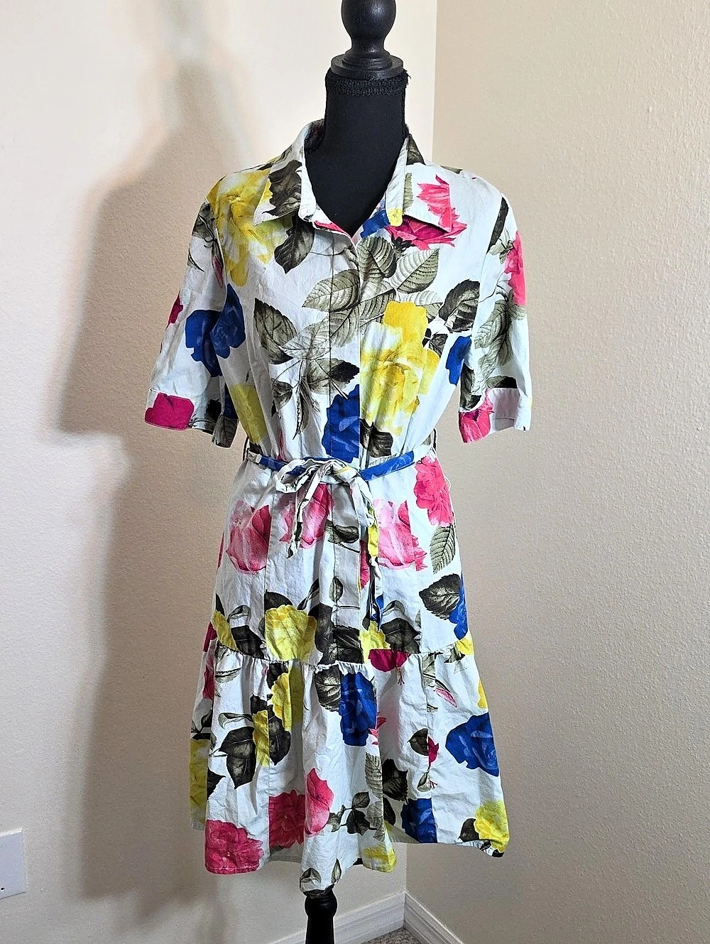Calvin Klein Floral Dress in White & Pink Size 12 Like New